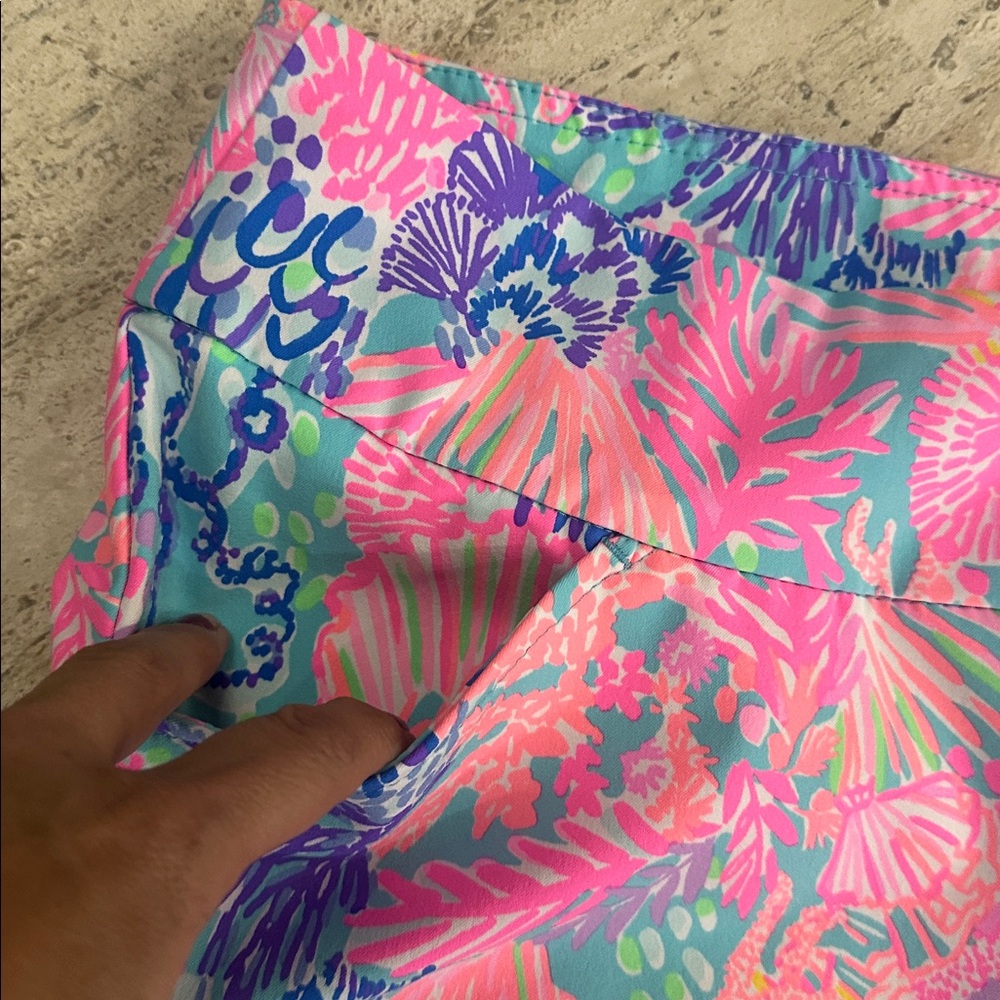 Lilly Pulitzer Nakia Luxletic Shorts in Signature Colorful Print UPF+50 Size 8 - Picture 7 of 15